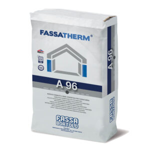 Imagen del adhesivo y mortero cementoso Fassatherm A 96 de 25kg de Fassa Bortolo, ideal para sistemas de aislamiento térmico por el exterior (SATE).