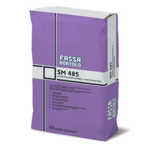 Imagen del autonivelante rápido cementoso SM 485 de 25kg de Fassa Bortolo, ideal para nivelar suelos en interiores con espesores de 3 a 30 mm.
