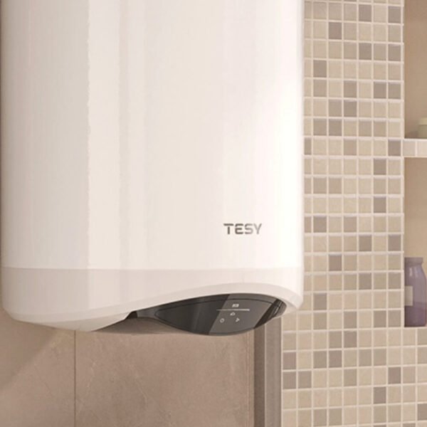 Termo eléctrico TESY Modeco Cloud instalado en un baño de Gran Canaria