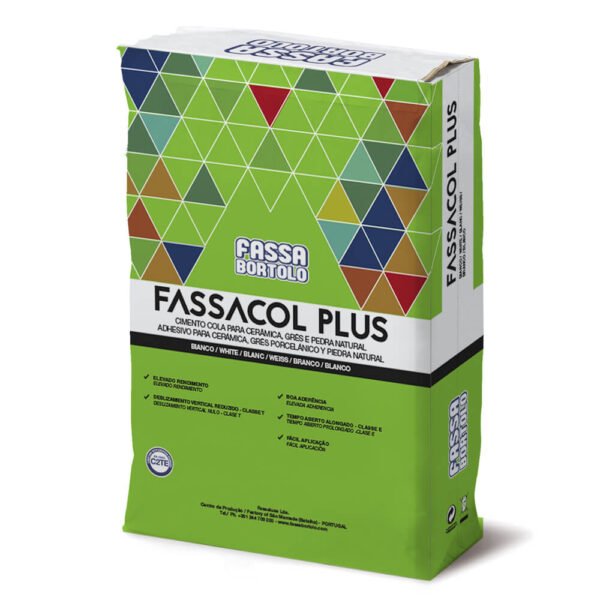 Imagen del adhesivo flexible Fassacol Plus de 25kg en su saco verde y multicolor, ideal para la colocación de cerámica, gres y piedra natural en interiores y exteriores.