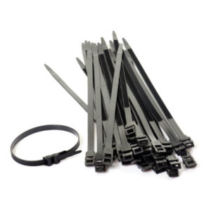 Bridas de nylon negras de 7.6x250 mm, utilizadas para sujetar y organizar cables, mostradas en un paquete de 100 unidades.